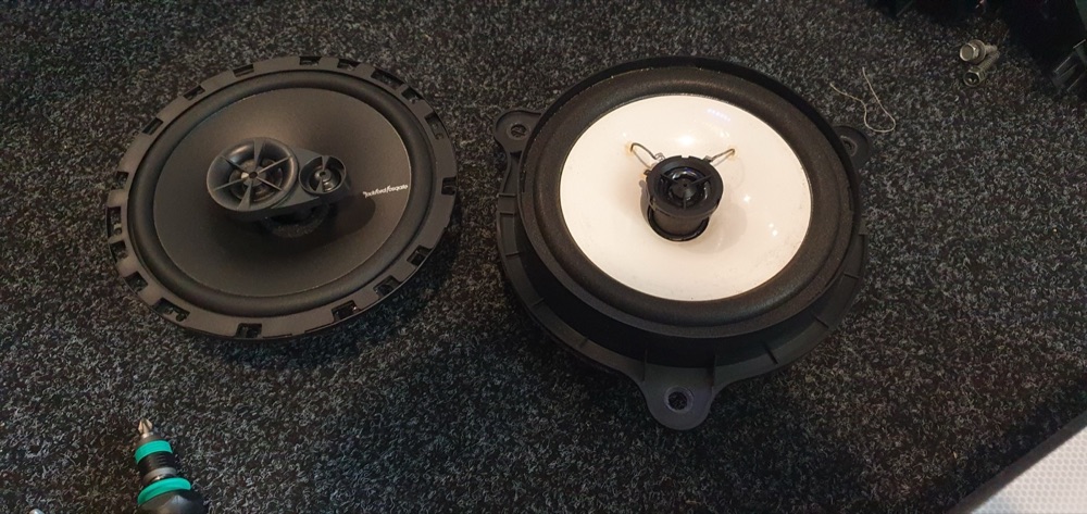 Nissan Leaf hoparlör adaptörü