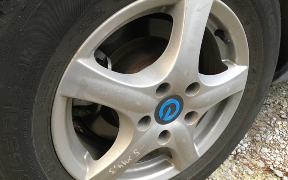 Nissan LEAF jant göbek kapağı görsel 2