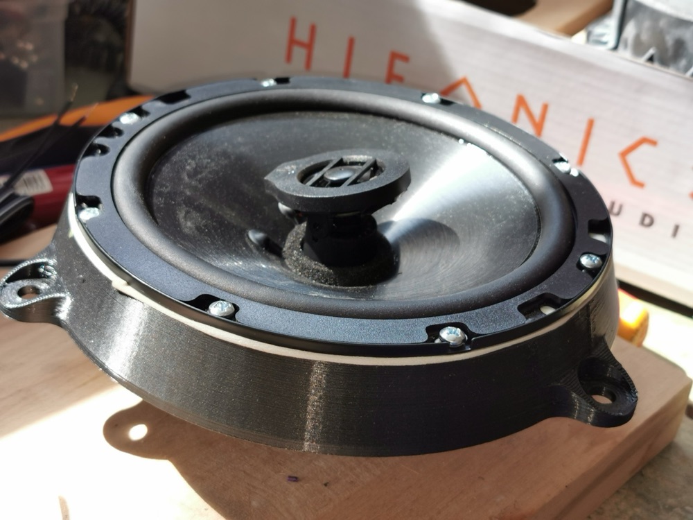 Nissan Leaf Kapı Hoparlör Braketi görsel 2