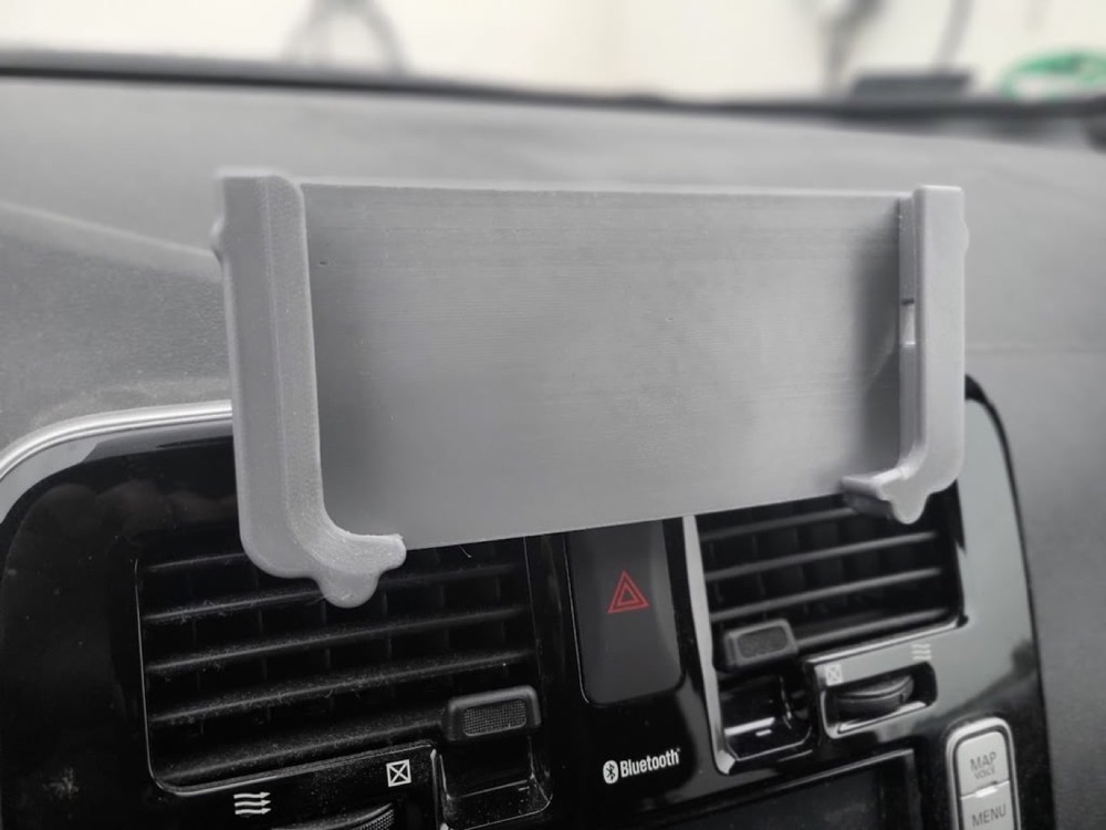 Nissan Leaf telefon tutucu
