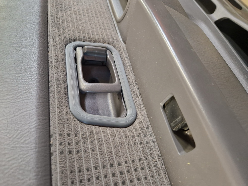 Nissan Navara kapı çekme halkası