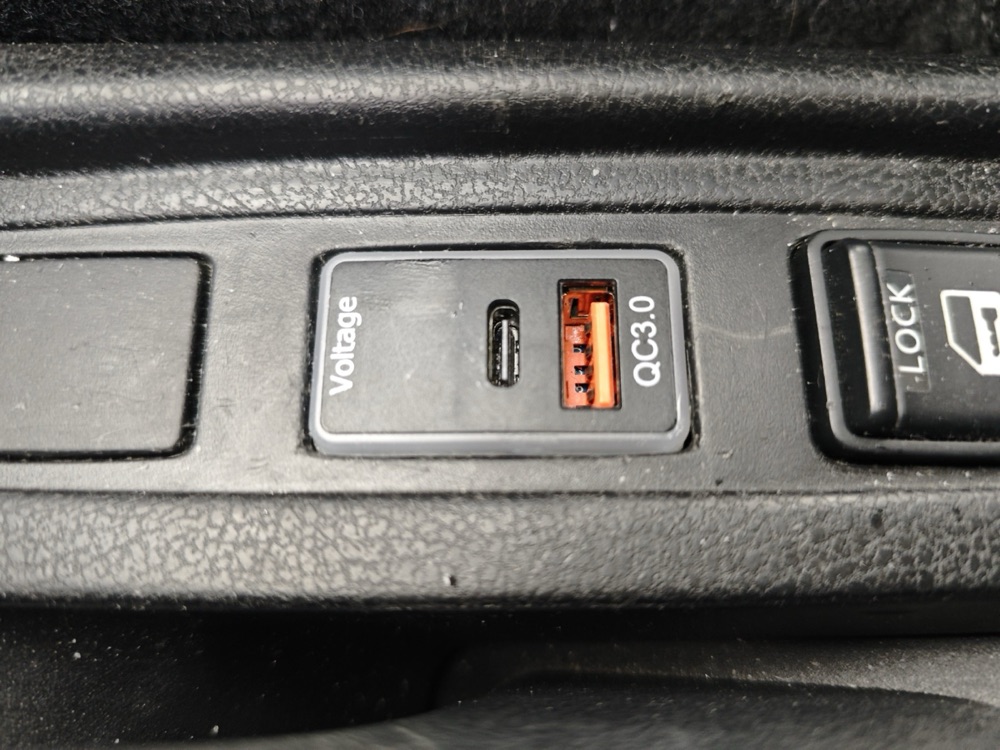 Nissan Note E12 çift USB şarj yuvası çerçevesi