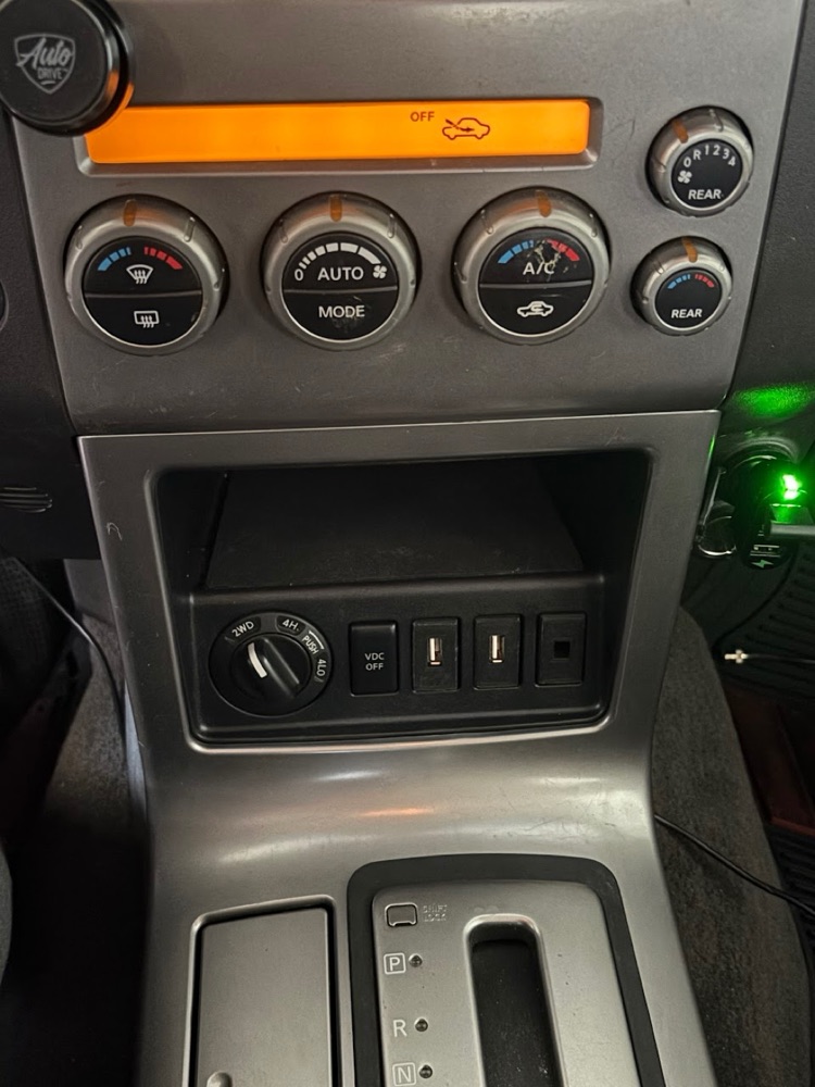 Nissan Pathfinder 2006 USB Geçiş Paneli