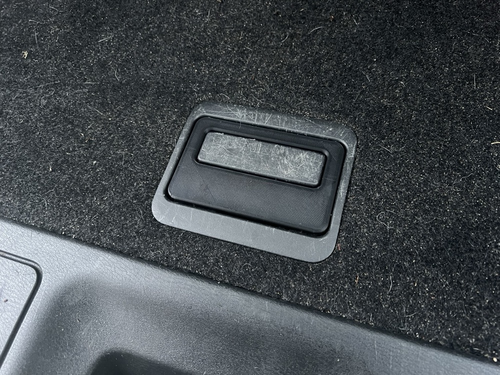 Nissan Pathfinder arka bagaj kapak kolu görsel 2