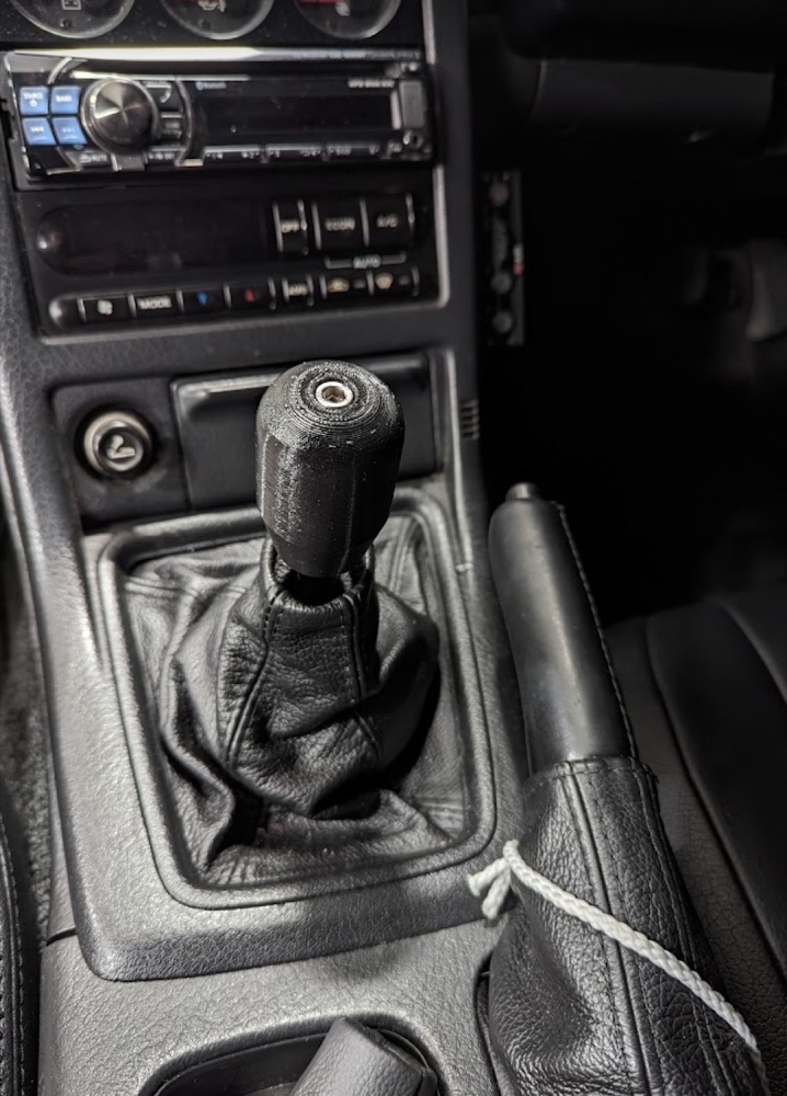 Nissan Skyline R32 vites topuzu görsel 2