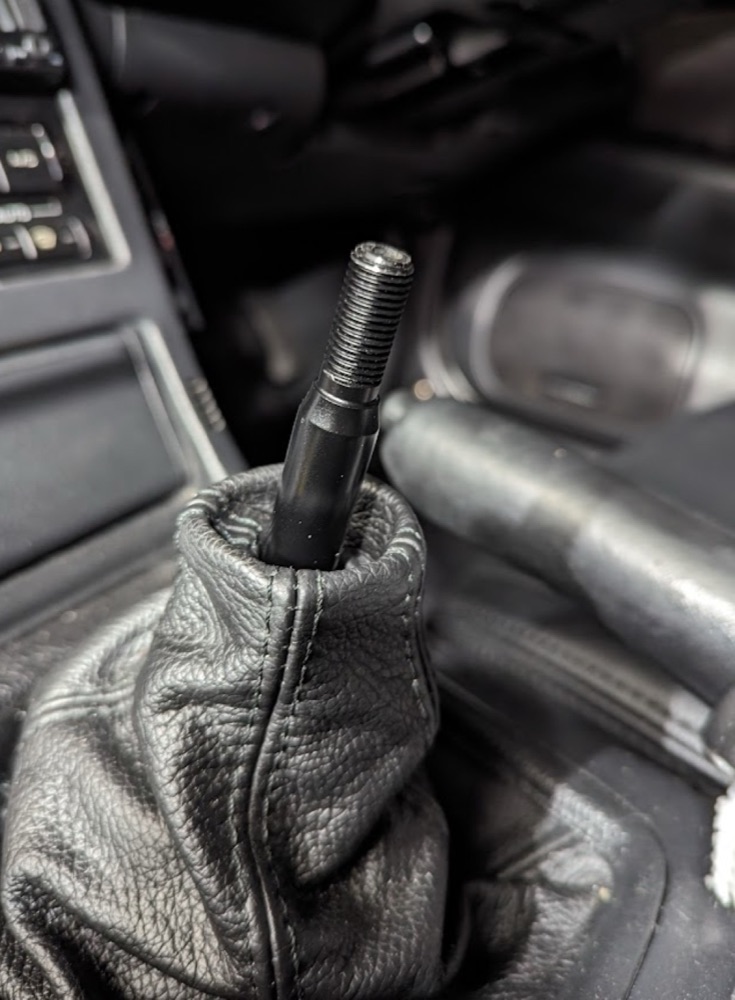 Nissan Skyline R32 vites topuzu görsel 3