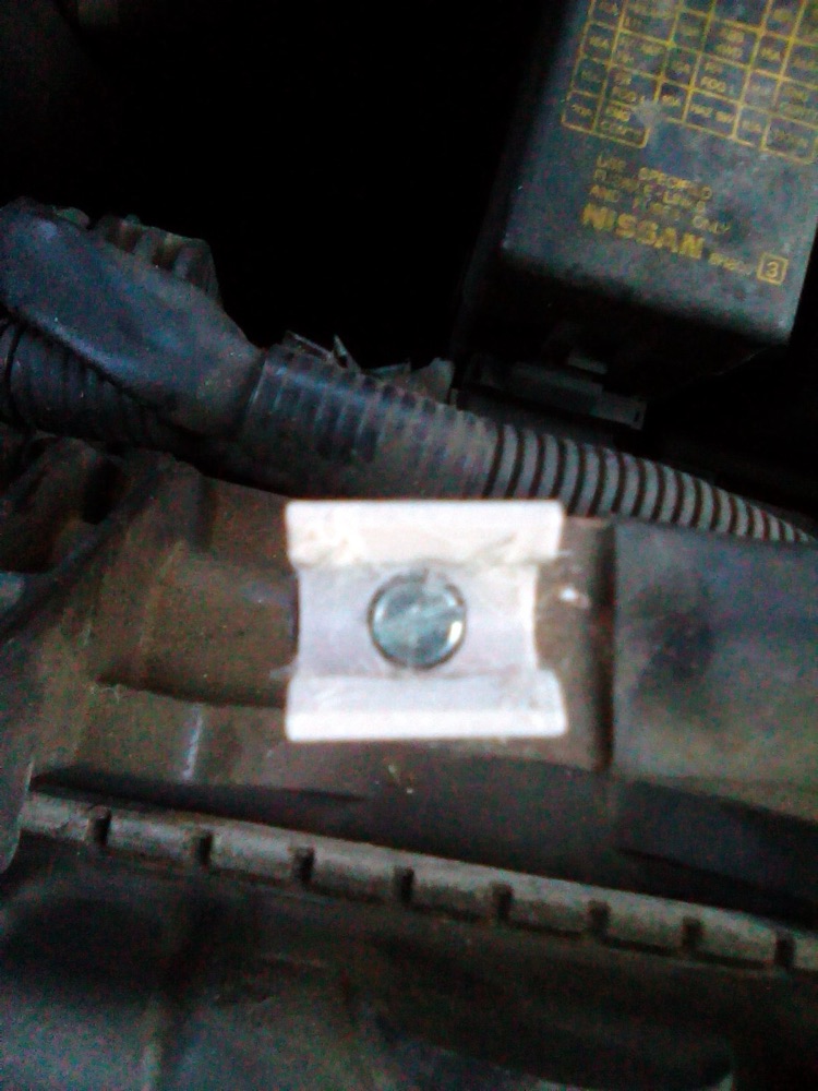 Nissan X-Trail kaput destek klipsi