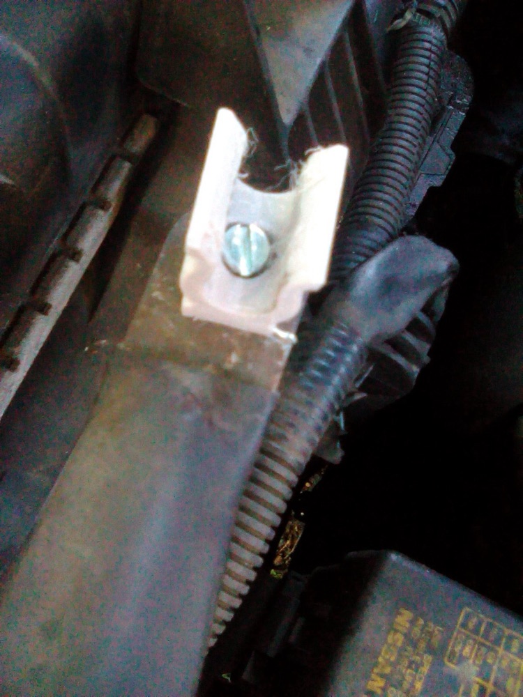 Nissan X-Trail kaput destek klipsi görsel 2