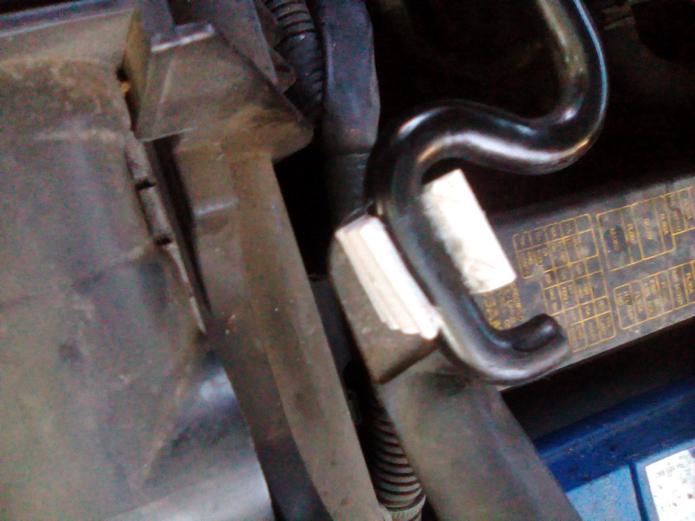 Nissan X-Trail kaput destek klipsi görsel 3