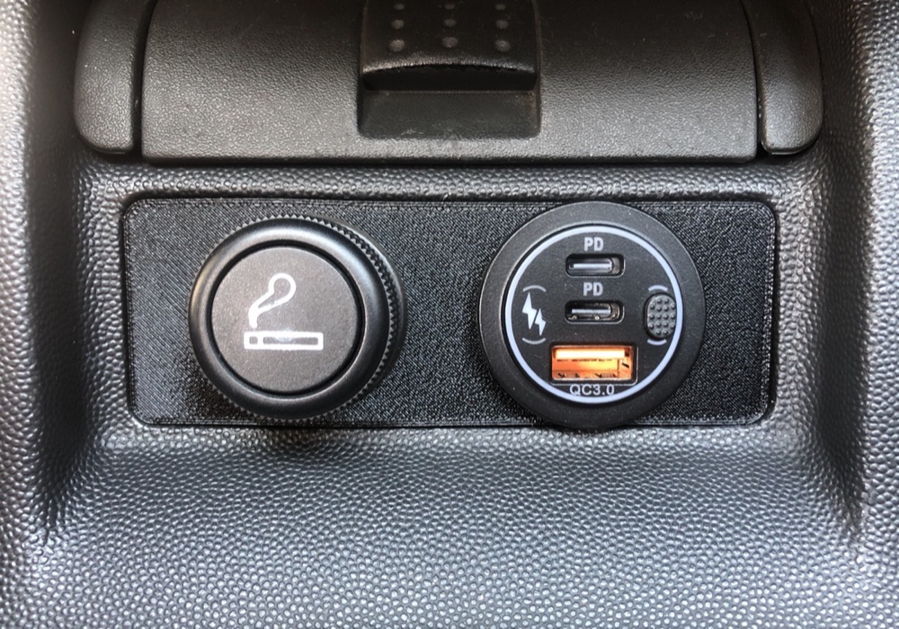 Opel Corsa C Çakmaklık ve USB Soket Paneli