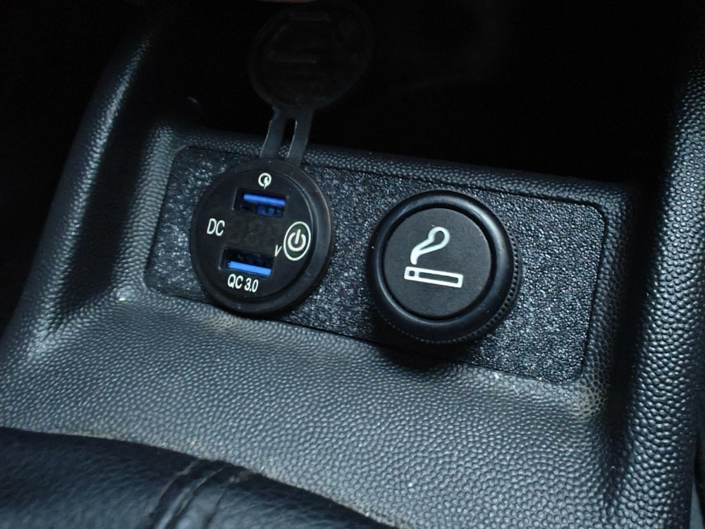 Opel Corsa C Çakmaklık ve USB Voltmetre Soket Paneli