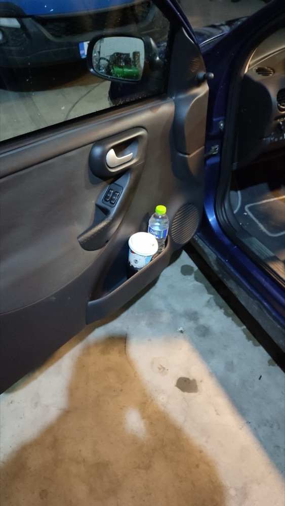 Opel Corsa C Kapı İçi Bardaklık