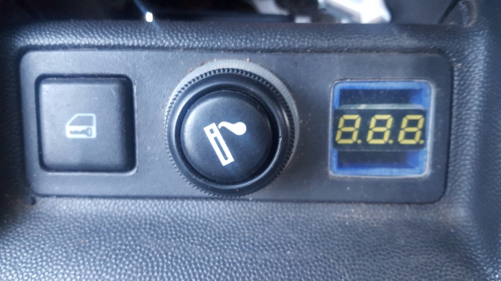 Opel Corsa C Voltmetre Tutucu Aparat