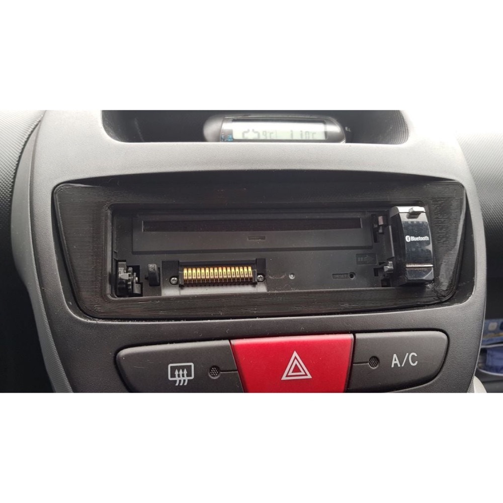 Peugeot 107, Toyota Aygo ve Citroen C1 Uyumlu 1-DIN Oto Teyp Çerçevesi görsel 3