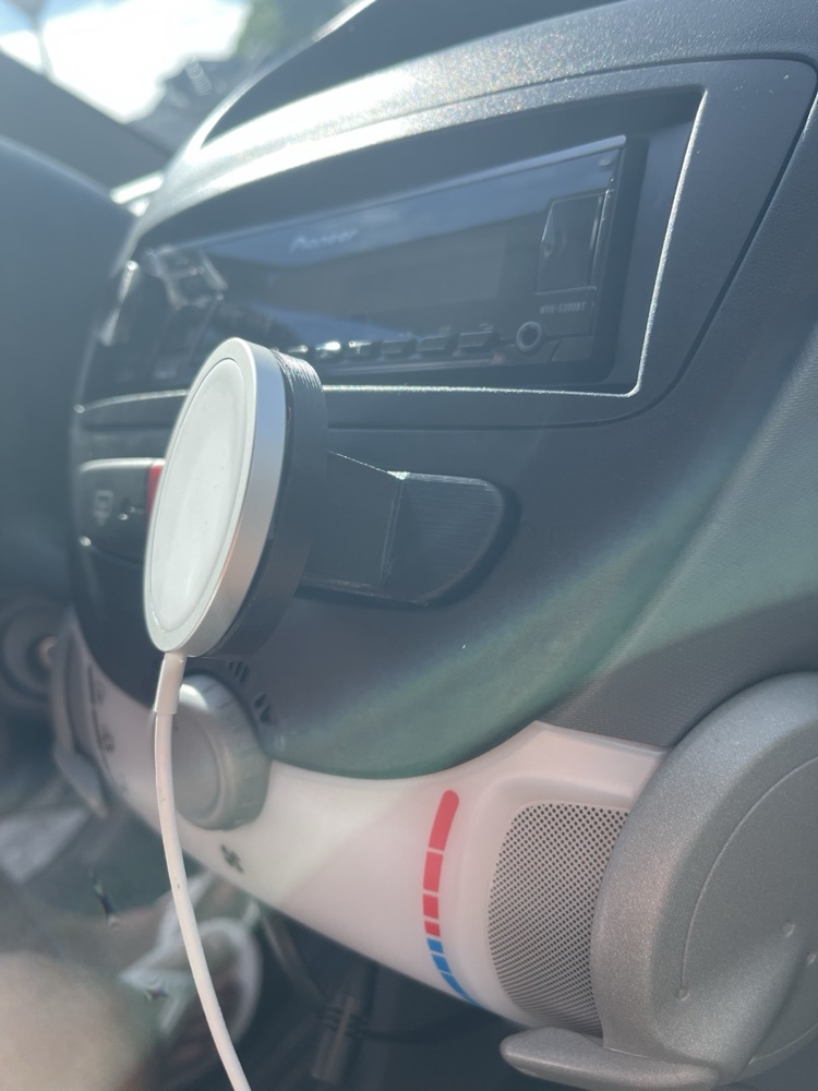 Peugeot 107 Uyumlu MagSafe Telefon Tutucu Aparatı görsel 3