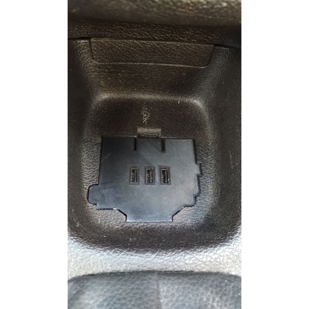 Peugeot 206 Küllük İçi USB Şarj Soketi Montaj Aparatı