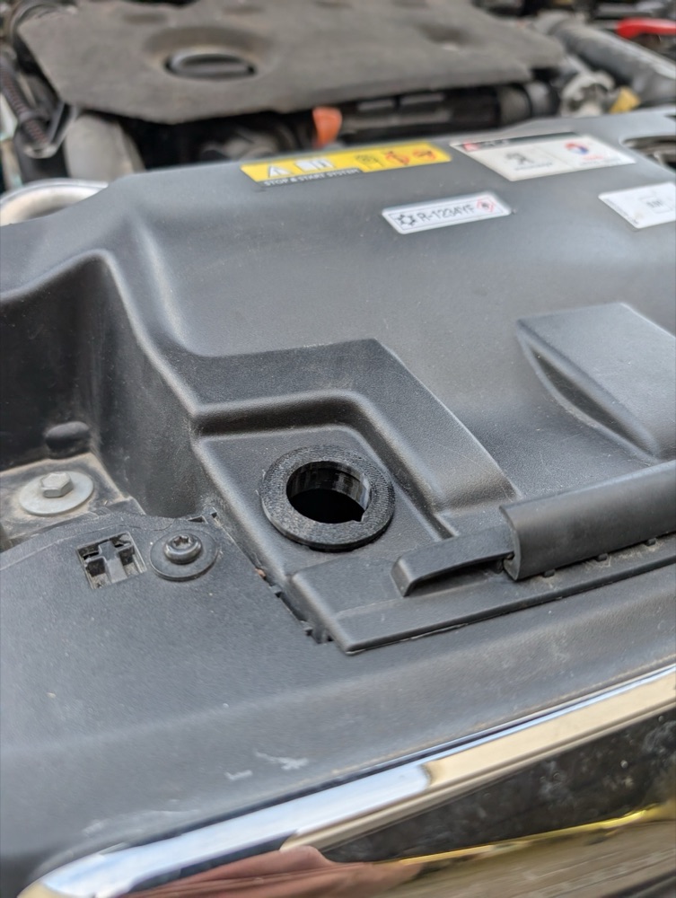 Peugeot 308 Kaput Takozu Tutucu Braketi görsel 2