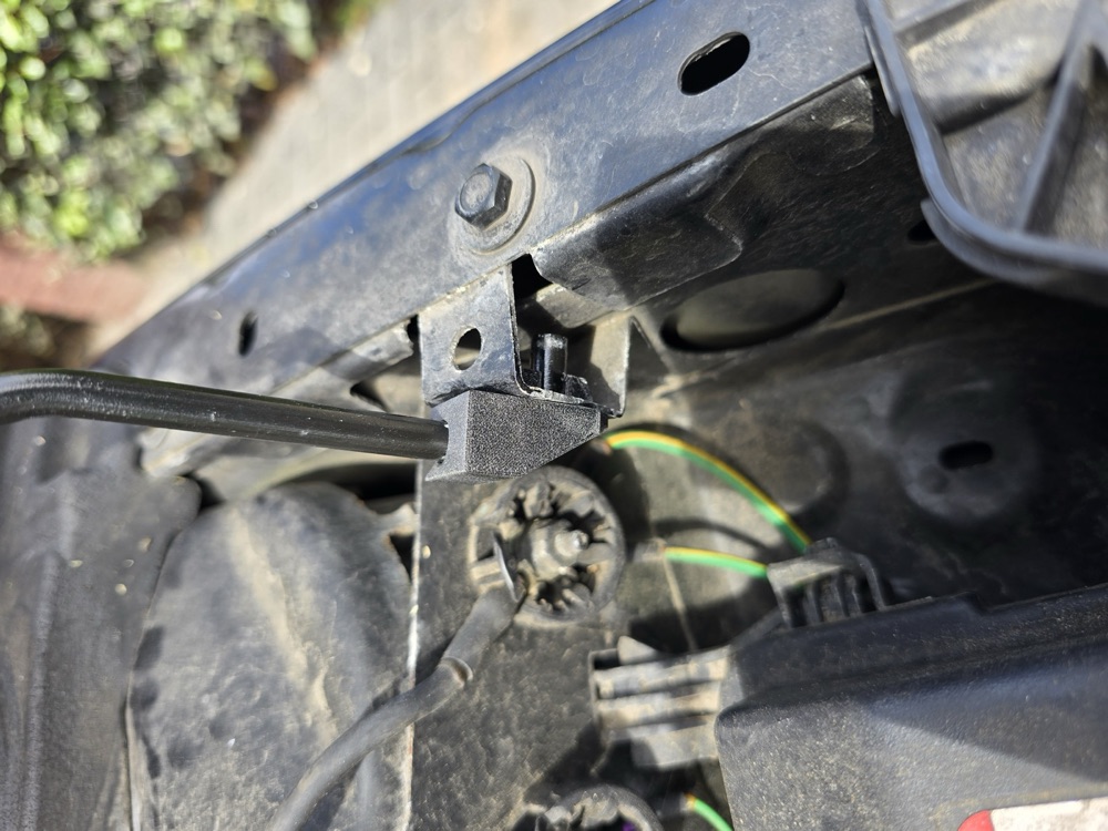 Peugeot Kaput İstinat Demiri Menteşe Klipsi