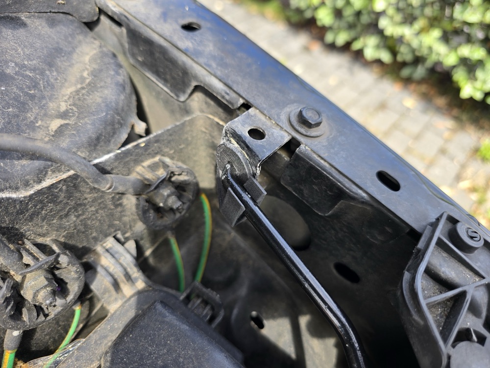 Peugeot Kaput İstinat Demiri Menteşe Klipsi görsel 2