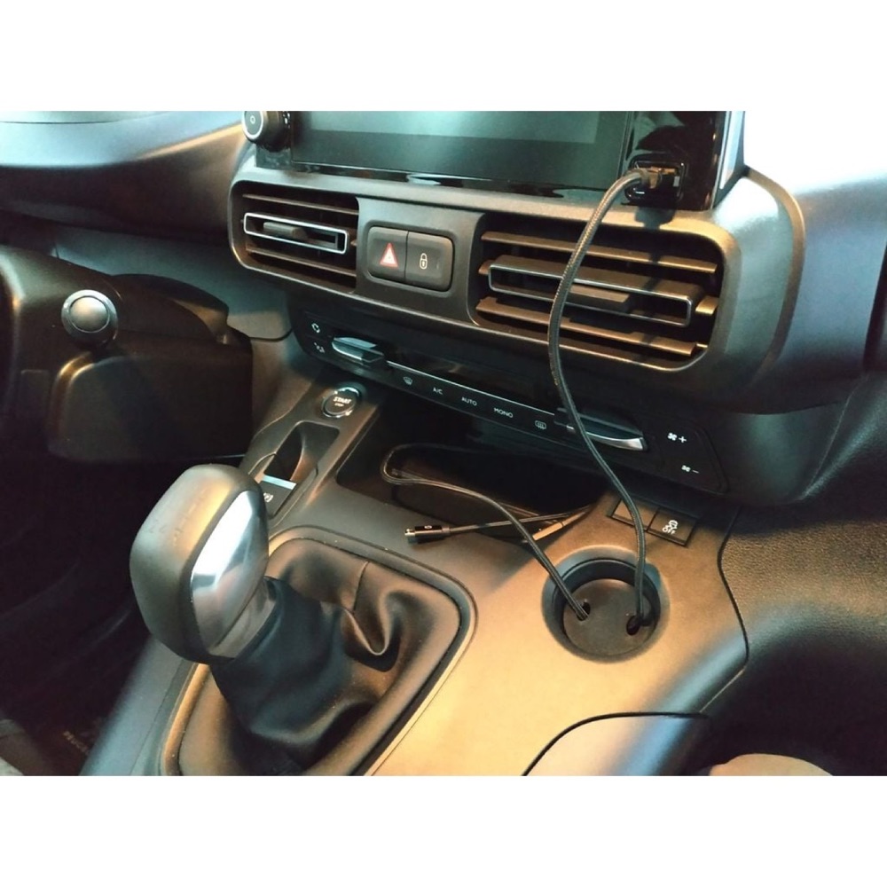 Peugeot Rifter, Citroen Berlingo, Opel Combo Uyumlu USB Kablo Düzenleyici görsel 2