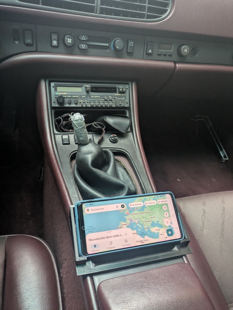 Porsche 944 Orta Konsol Telefon Tutucu ve Esya Gozu