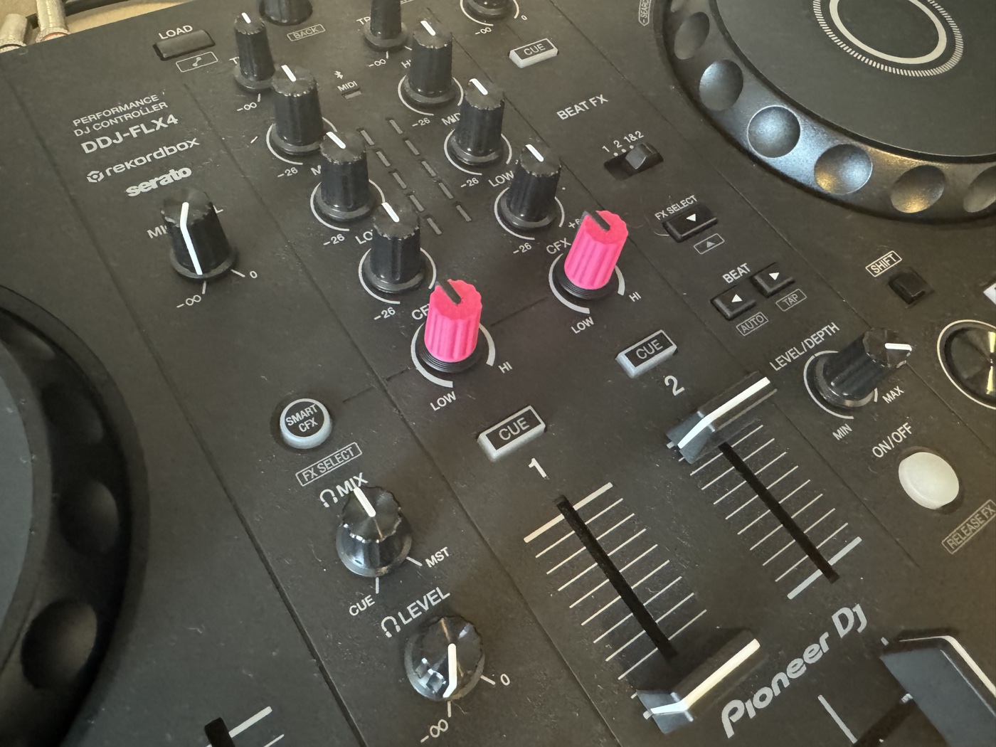 Pioneer DDJ-FLX4 DJ Düğmesi