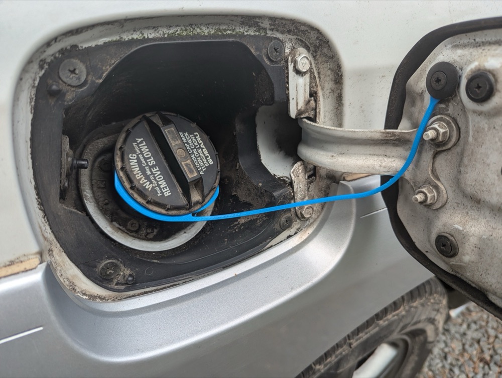 Subaru Yakıt Kapağı Bağlantı Kayışı
