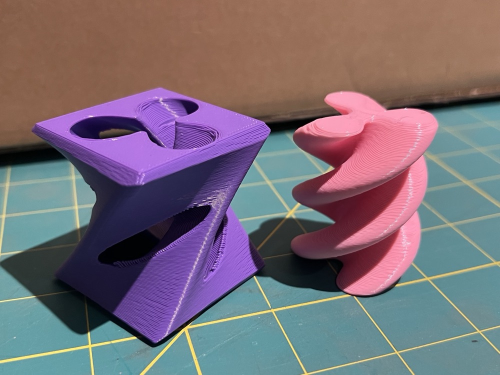 Burgulu Fidget Küp (Sarmal İç Parçası Gövdeden Geçen, İki Parçalı) görsel 2