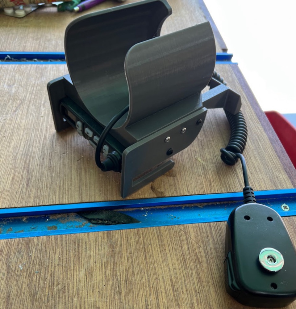 Subaru Outback Telsiz Braketi ve Bardaklık