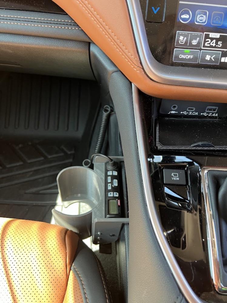 Subaru Outback Telsiz Braketi ve Bardaklık görsel 3