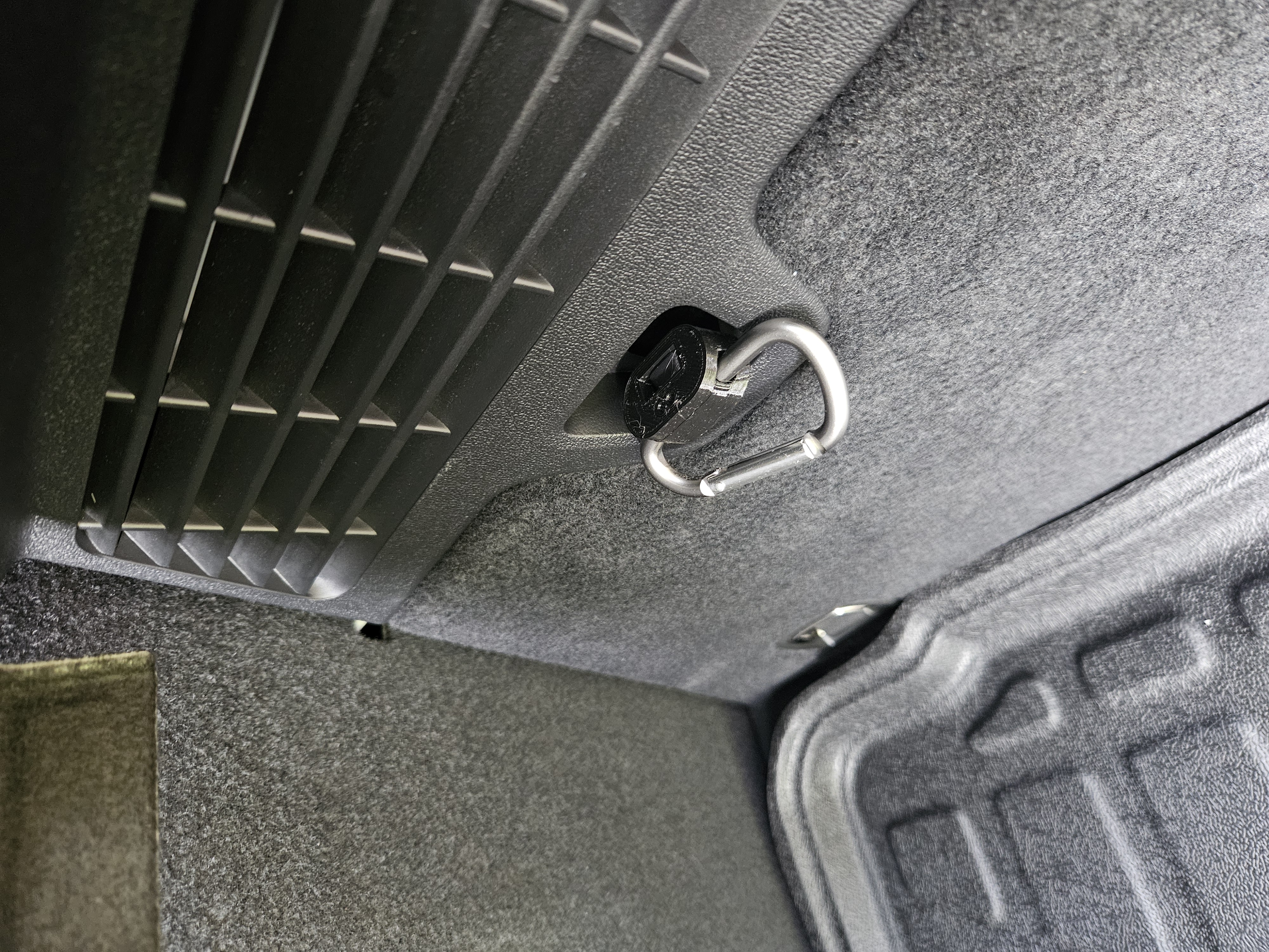Audi A3 8Y Çengel Tutucusu