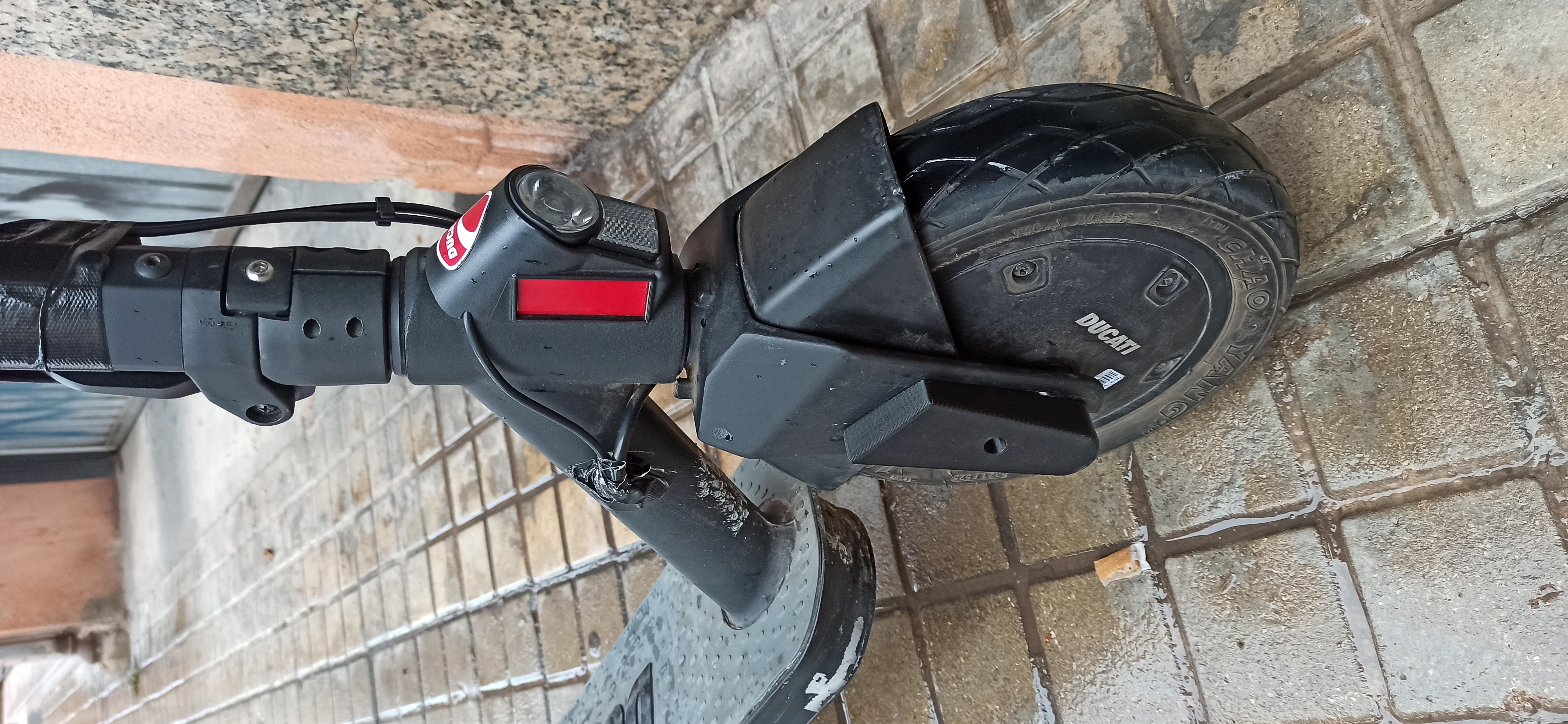 Ducati Pro-2 E-Scooter Ön Aks Kapağı