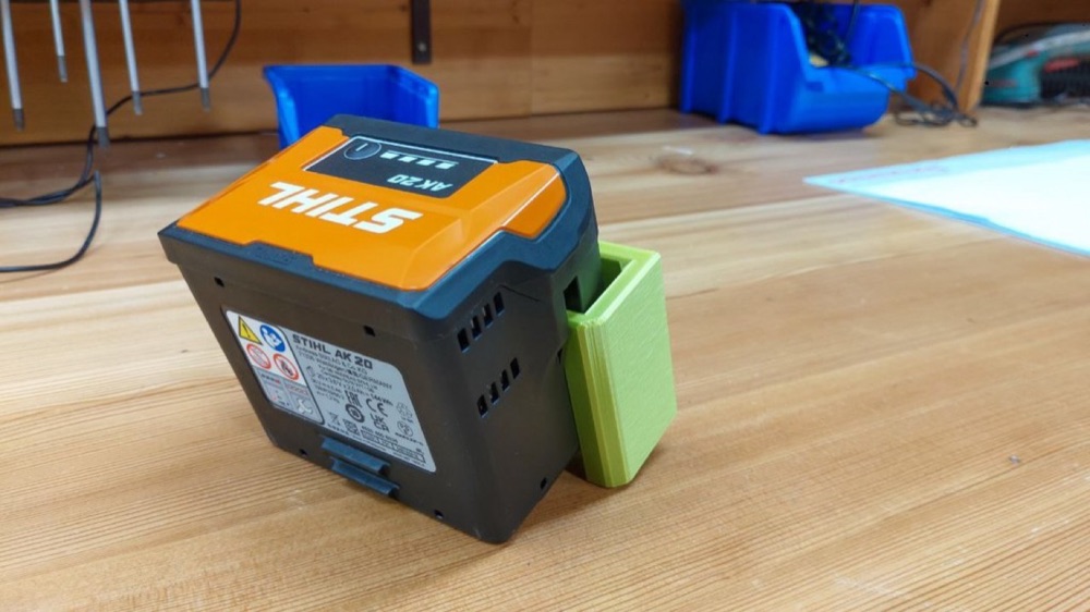 Stihl AK Batarya Duvar Tutucusu görsel 2