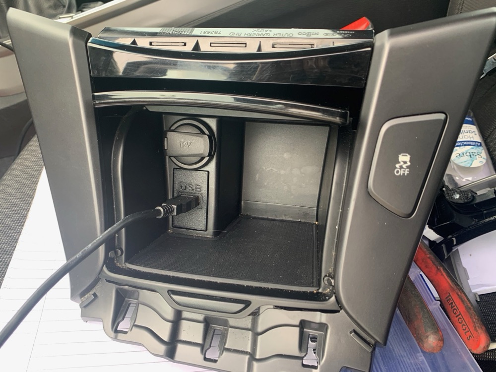 Hyundai i40 USB Port Yuvası (AUX Girişi Yerine)