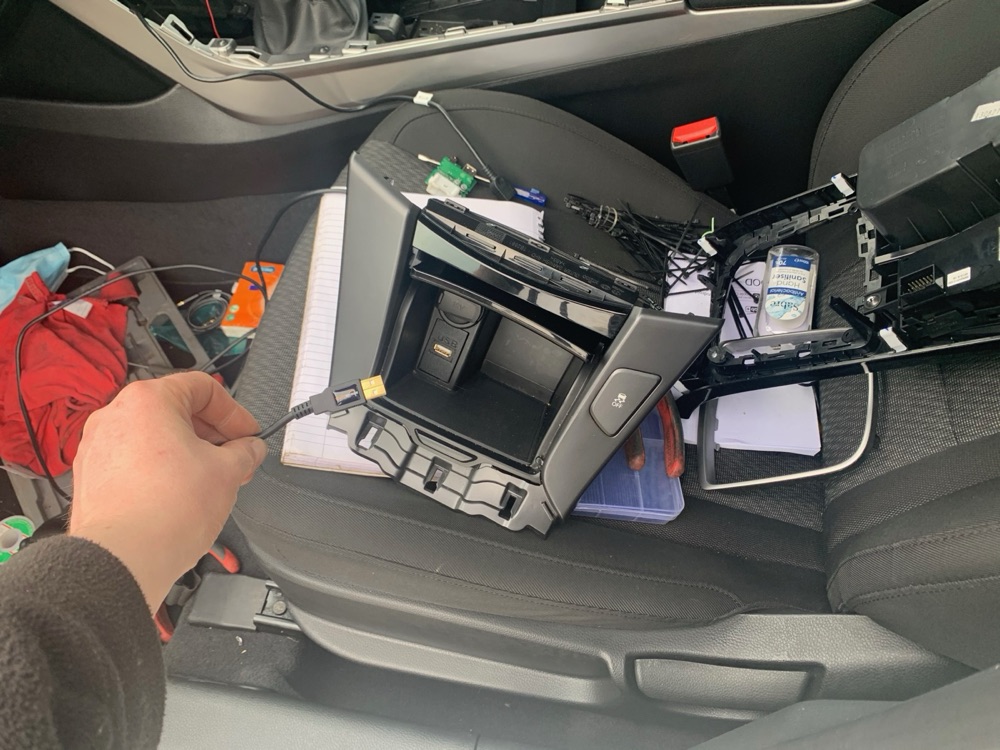 Hyundai i40 USB Port Yuvası (AUX Girişi Yerine) görsel 3
