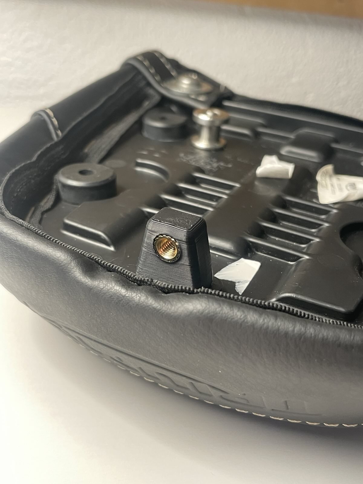 Triumph Scrambler 900 Yolcu Sele Montaj Braketi görsel 3