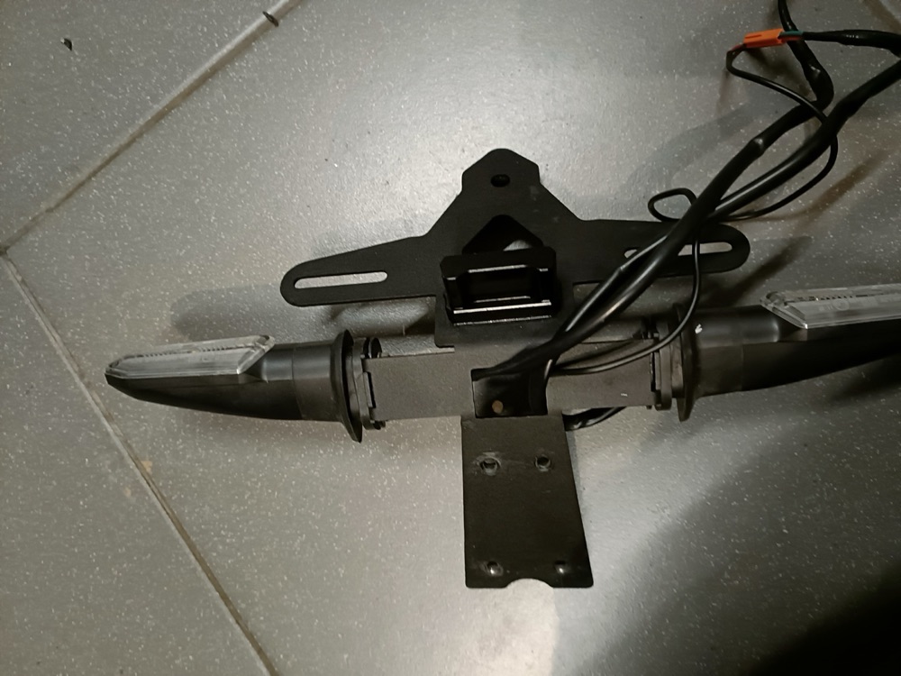 Honda Hornet 750 Sinyal Ara Bileziği görsel 3
