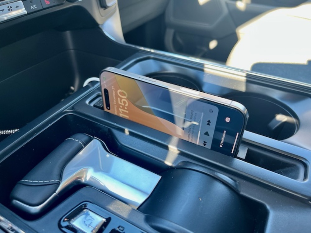 Ford F-150 MagSafe kablosuz şarj aparatı görsel 2