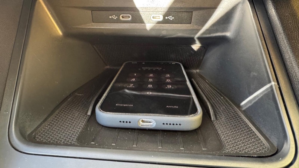 Cupra Formentor iPhone 16 Pro Max Kızağı görsel 2