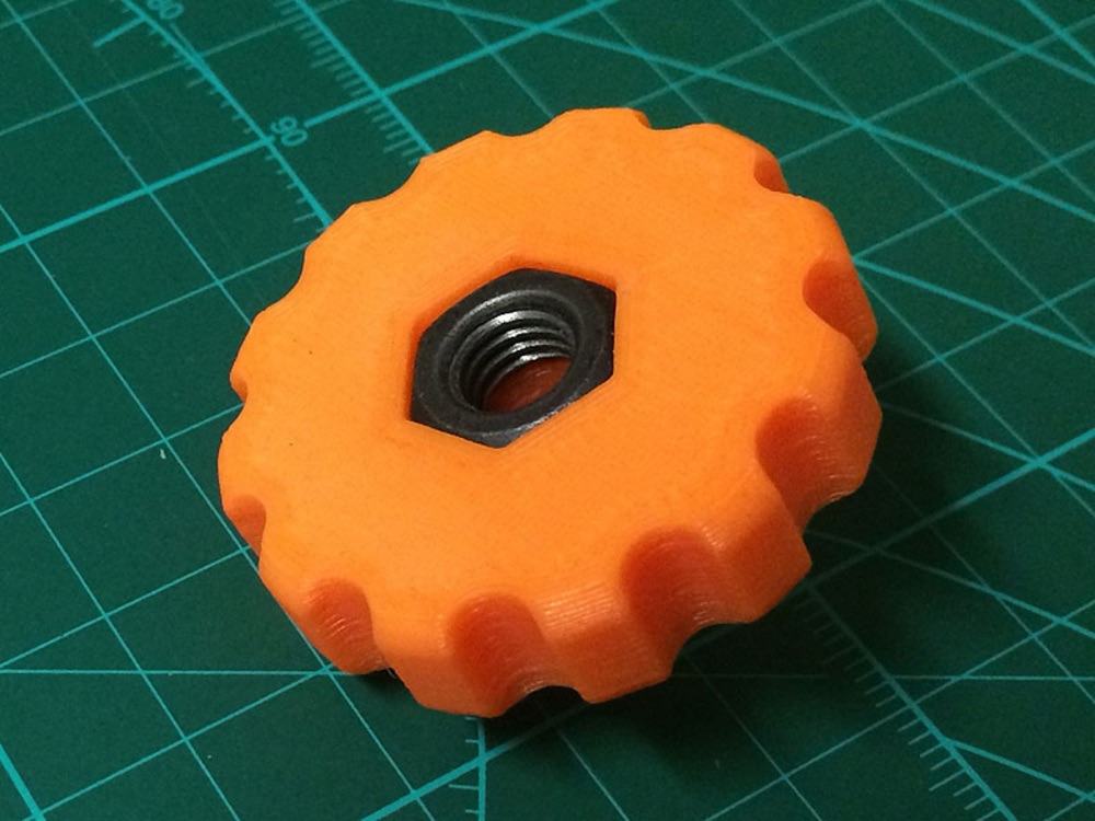M8 Somun İçin Dişli Kenarlı El Topuzu (40 mm Çaplı)