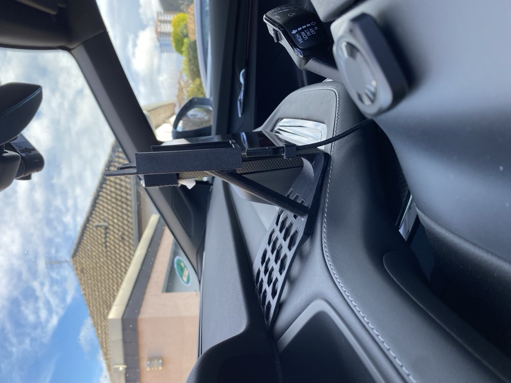 Skoda Enyaq Telefon Tutucu (Temel)