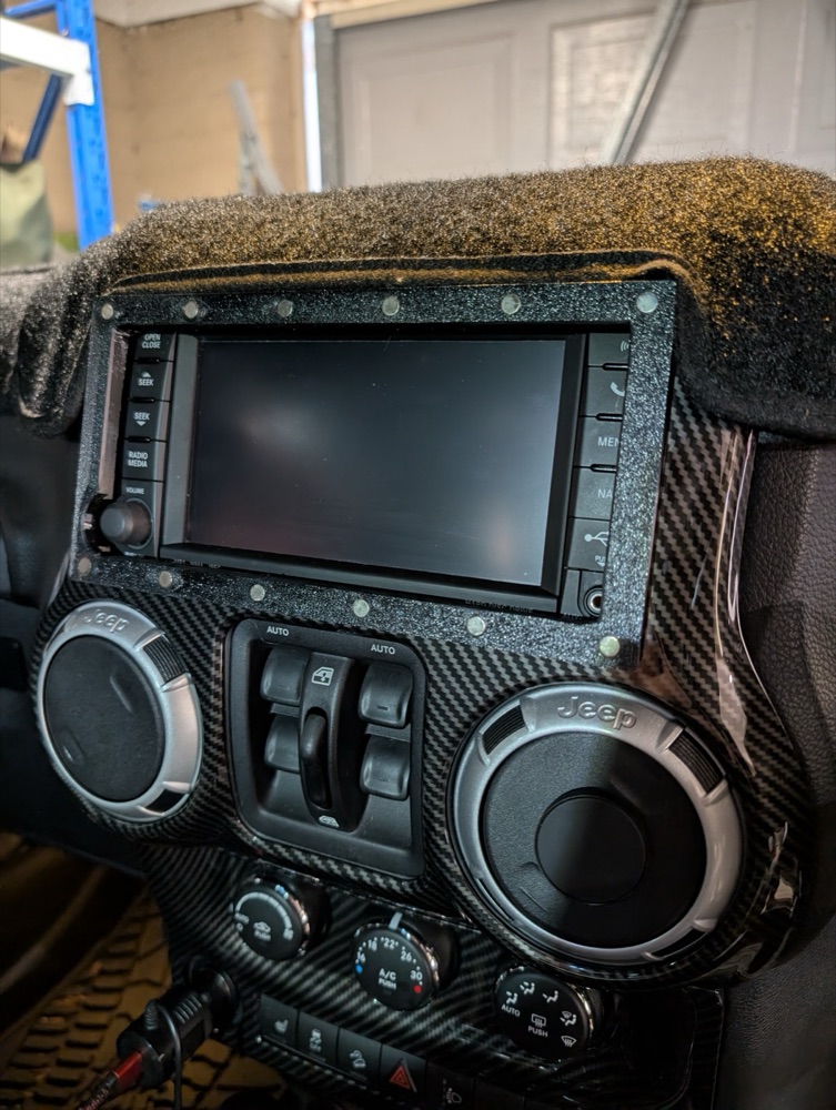 Jeep Wrangler JK Manyetik Tablet Çerçevesi görsel 2