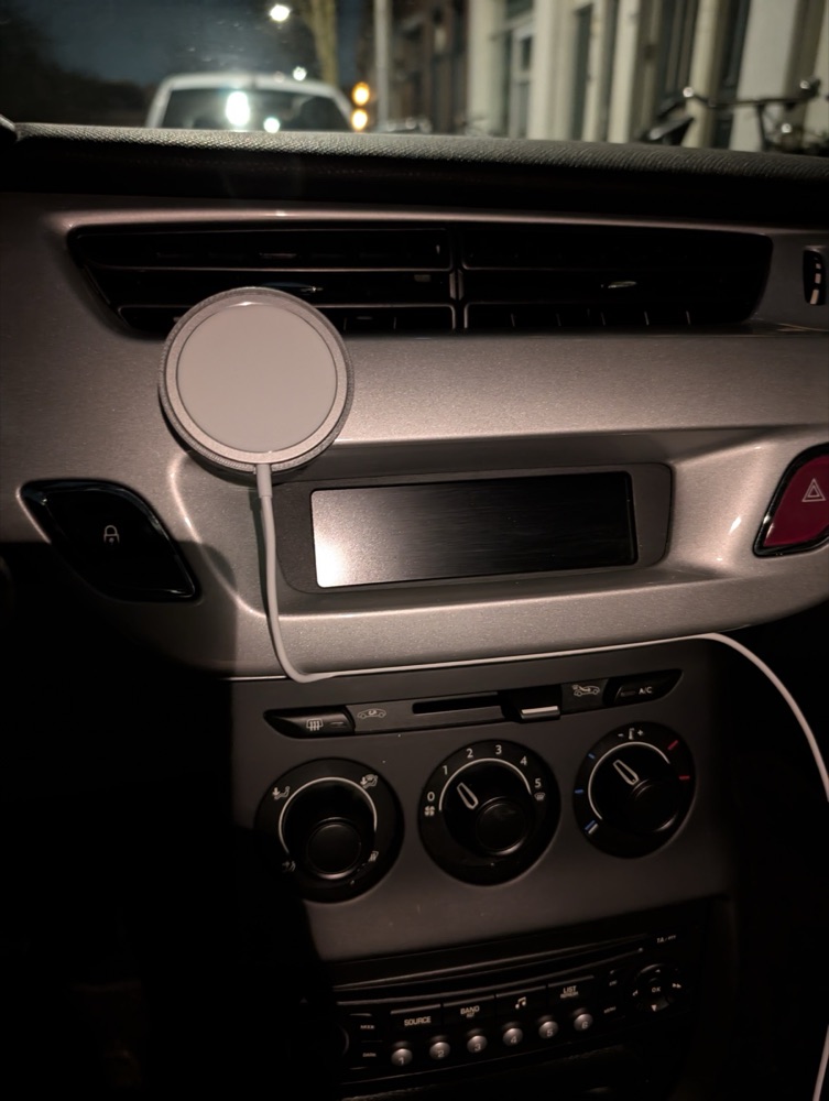 Citroën DS3 Torpido Kelepçeli MagSafe Telefon Tutucu