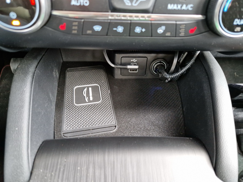 Ford Kuga Genel Kablosuz Şarj Plakası Yerleştirme Parçası görsel 2