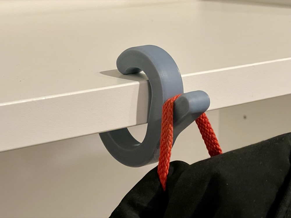 Küçük Masa Kancası (En Fazla 24 mm Tablaya Geçen, Çanta ve Ceket İçin) görsel 1