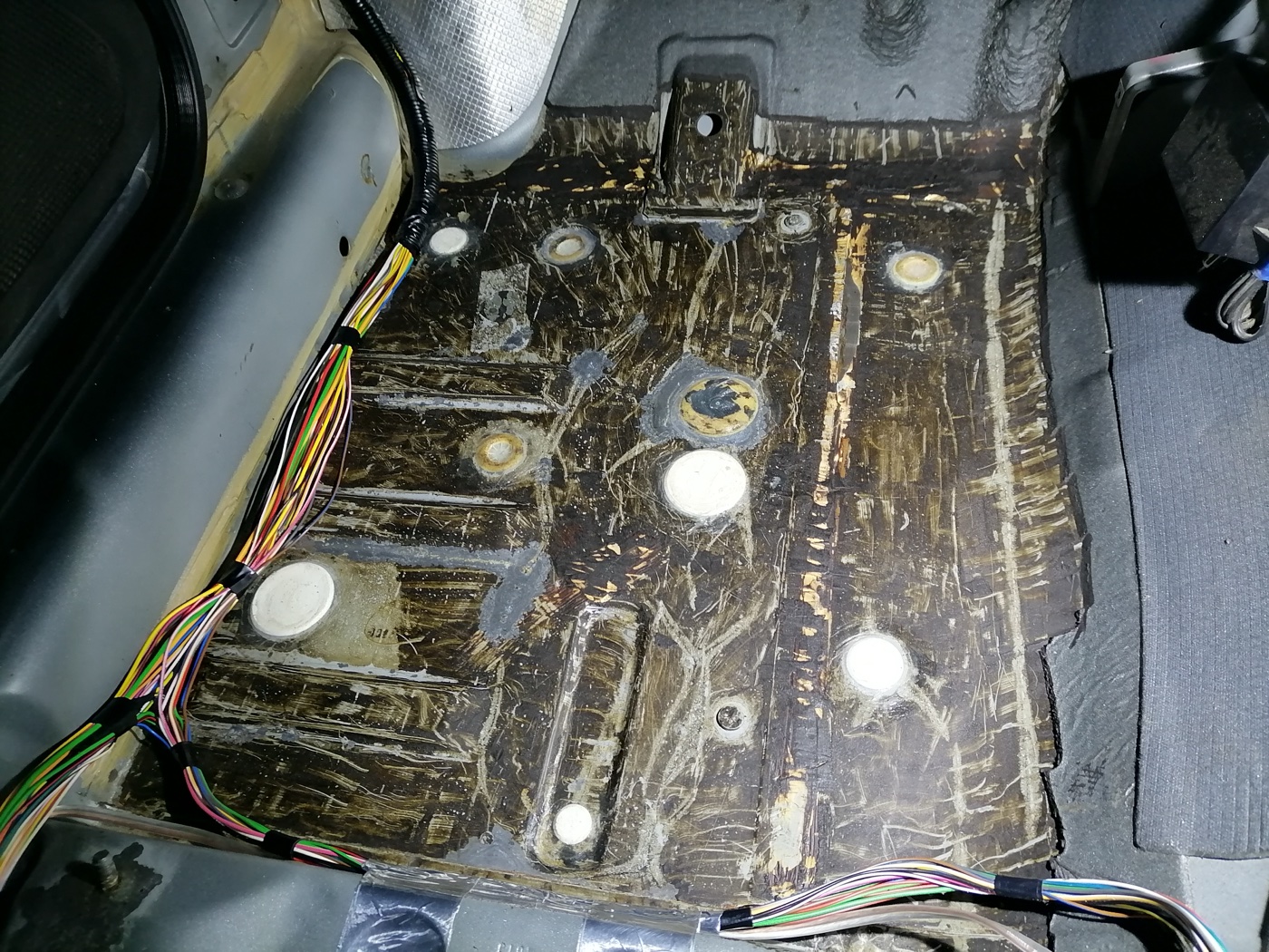 Lada Niva Taban Drenaj Deliği Tapası görsel 3