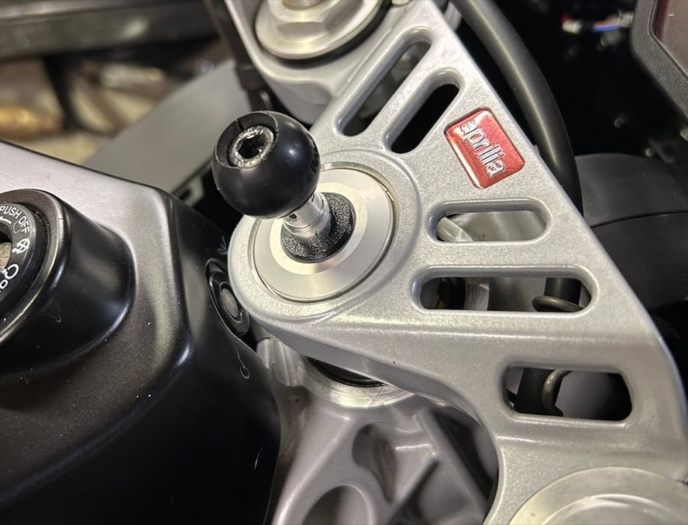 Aprilia RS457 Direksiyon Mili RAM Mount Tutucu