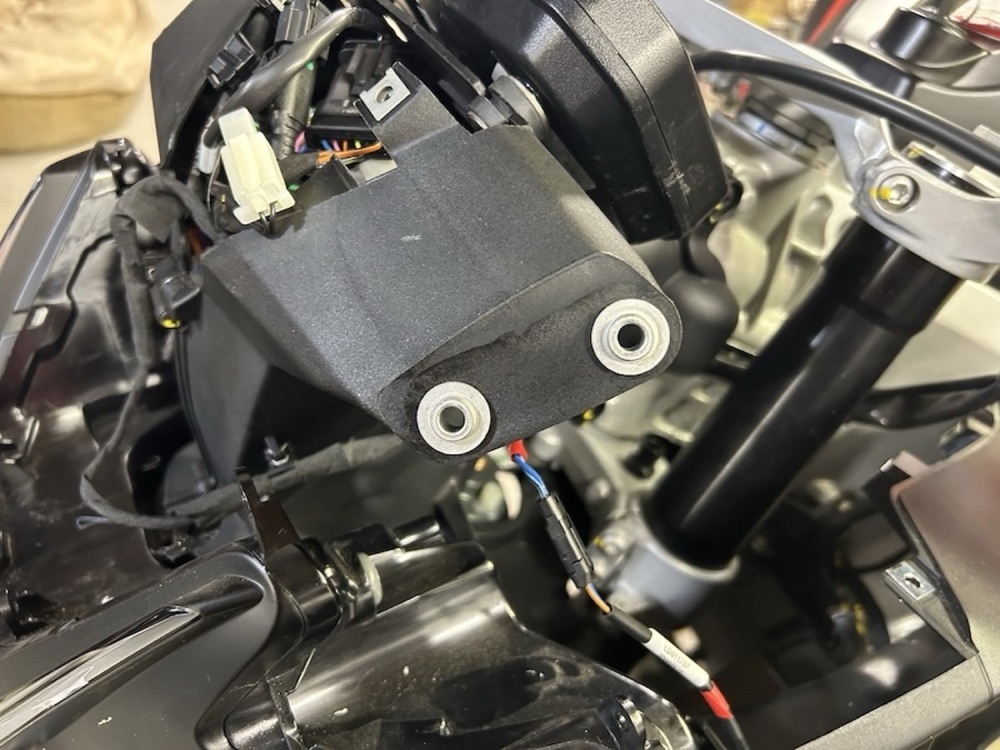 Aprilia RS457 Ayna Somunu Tutma Plakası görsel 4