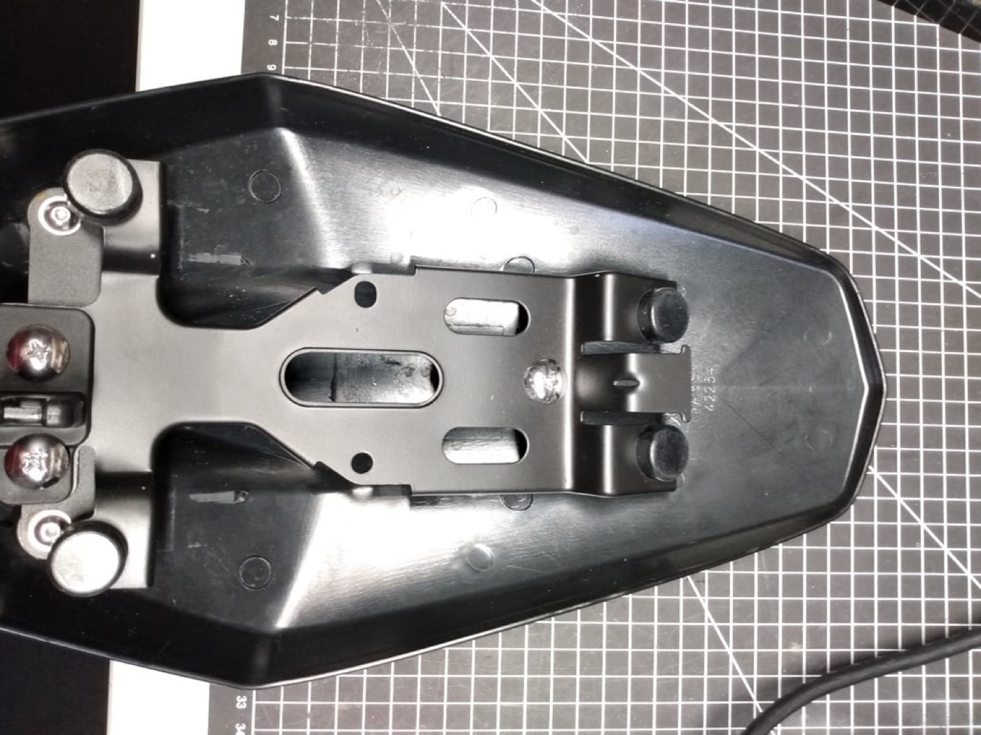 Kawasaki Z H2 Yolcu Sele Kapağı Konumlandırma Lastiği görsel 2