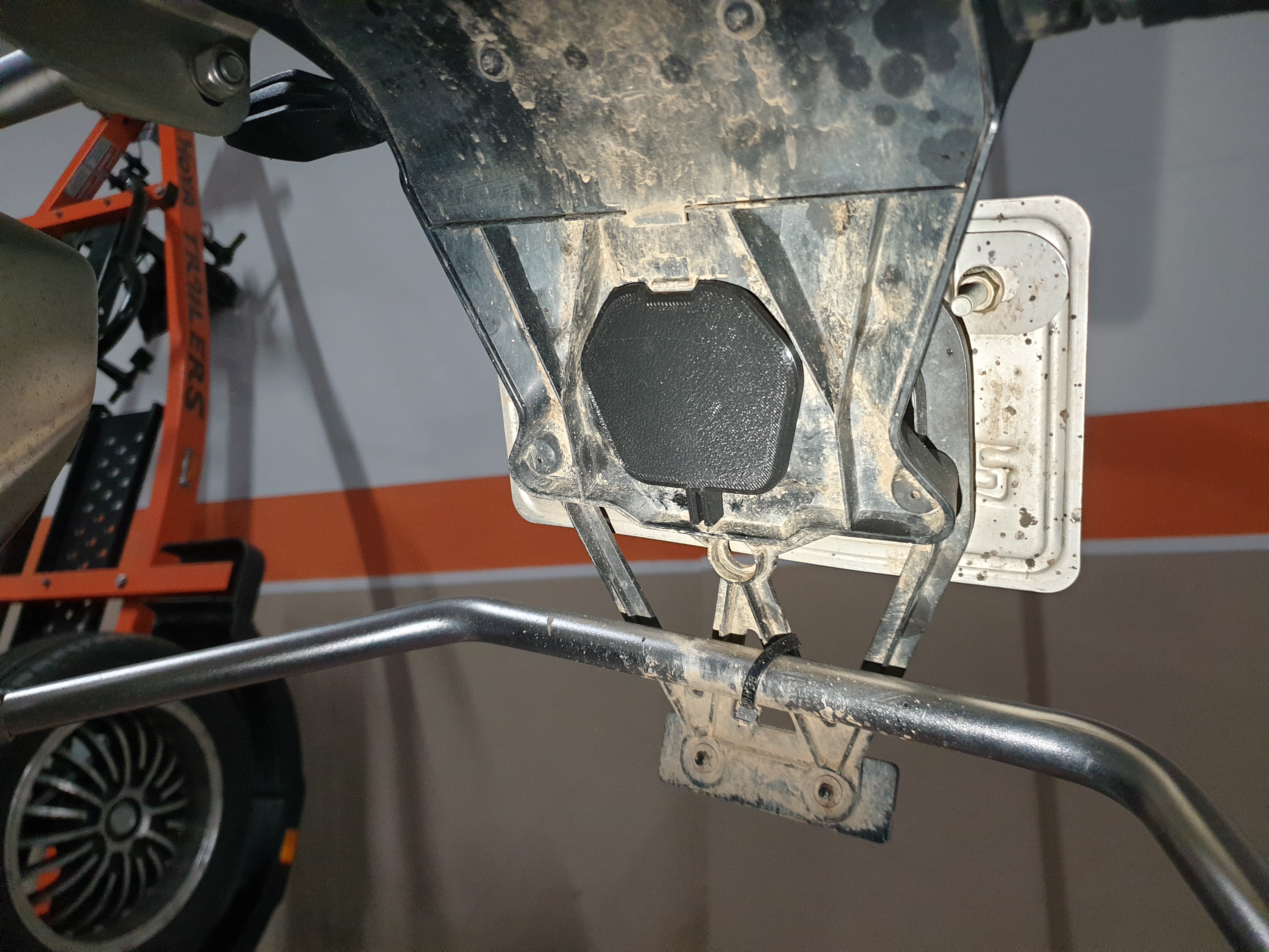 KTM 790/890 Adventure Çamurluk Deliği Tapası görsel 4